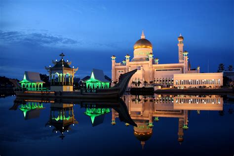 COOL IMAGES: Sultan Omar Ali Saifuddin Mosque, Brunei