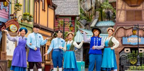 Disney Unveils NEW World of Frozen Cast Member Costumes! - MickeyBlog.com
