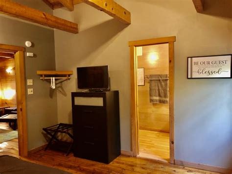 Hideout 2 bedroom cabin rental