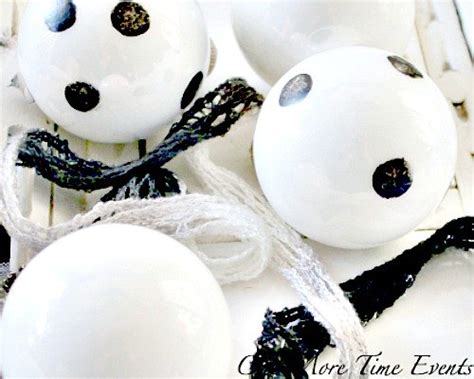 Christmas Black and White Ornament Swag | Hometalk