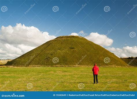 Silbury Hill stock image. Image of mystic, beauty, landscape - 15342649