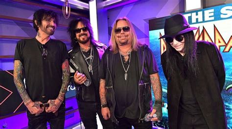 Mötley Crüe reunion tour is postponed to 2021