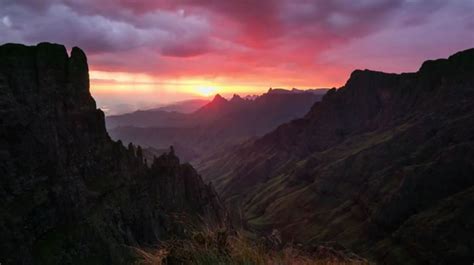 Video: uKhahlamba Drakensberg - Hiking South Africa