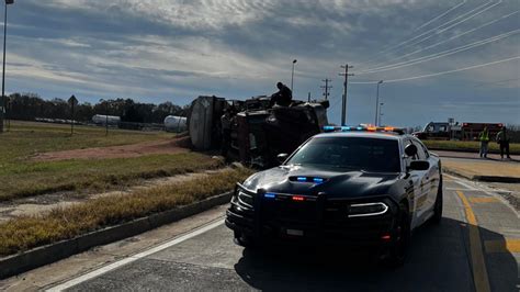 Overturned semi-truck disrupts traffic in Monroe County, no injuries ...