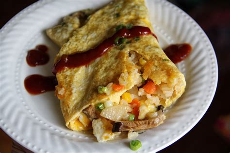 Quick, yummy, and ohmygoodness, healthy recipes: Omuraisu - Japanese Rice Omelette