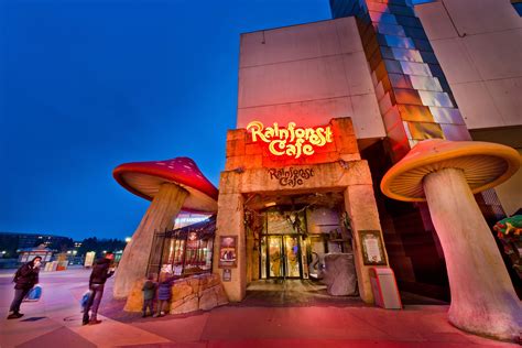 Rainforest cafe Disneyland Paris, Disney Village, animated jungle ...