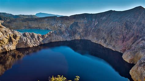 Kelimutu volcano crater lakes and caldera, Flores Island, Indonesia | Windows Spotlight Images