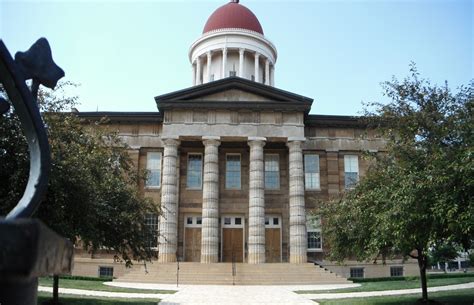 Every Illinois county courthouse getting Lincoln portrait - WTAX 93.9FM/1240AM