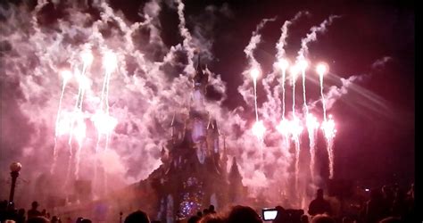 Paris Disneyland - the Spectacular Fireworks and Sound & Music Show ...