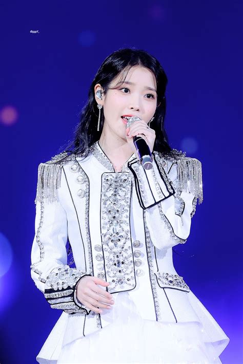 Literally All Of IU's "The Golden Hour" Concert Outfits Were Stunning ...