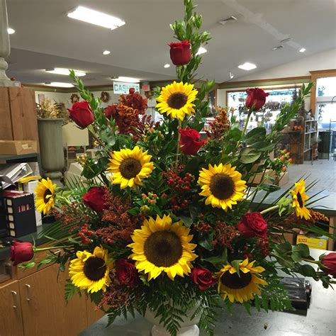 Sunflowers arrangement Sunflower Floral Arrangements, Funeral Floral ...