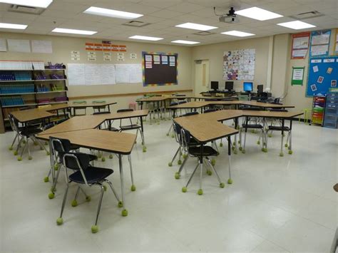 trapezoid table Classroom Layout, French Classroom, Classroom Decor Themes, Classroom Design ...