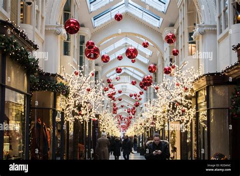 Piccadilly arcade with christmas decorations hi-res stock photography ...