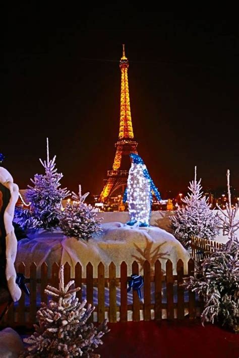 Eiffel Tower at Christmas Time | Christmas in paris, Eiffel tower ...