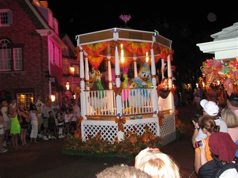 Disney World Halloween Tradition: Mickey's "Boo To You" Halloween Parade | Disney World Blog ...