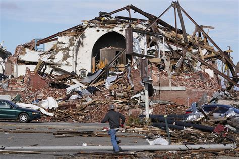 Six ways you can help victims of the deadly tornadoes - Islamic Relief USA