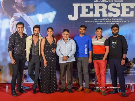 Shahid Kapoor and Mrunal Thakur launch trailer of Jersey- The Etimes ...