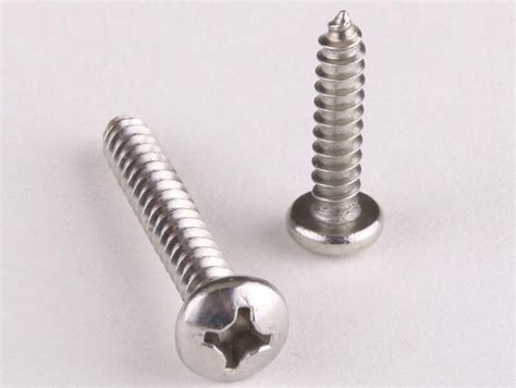 What Are the Different Materials of Wood Screws and What are Their Applications - KENENG