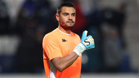 Boca Juniors bring in former Man Utd goalkeeper Romero | Stadium Astro