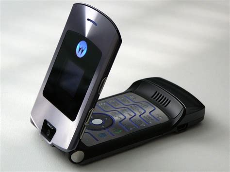 [Update: Foldable Confirmed] Motorola is reviving the Razr flip phone, this time with a foldable ...