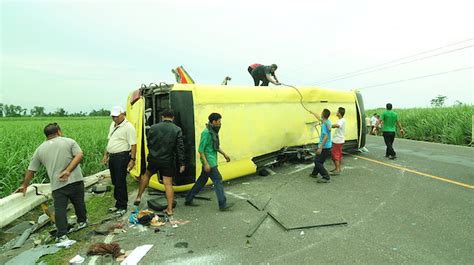 At least 4 dead in bus collision in Negros Occidental