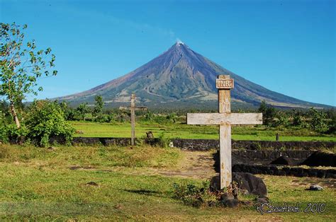 The Majestic MAYON VOLCANO: Albay, Philippines | The Poor Traveler ...