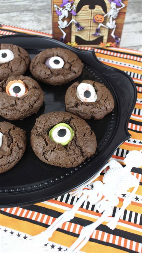 Halloween Eyeball Cookies - The Unprepared Mommy