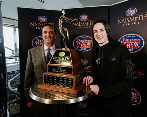 Caitlin Clark shows love for her teammates in accepting Naismith Trophy ...