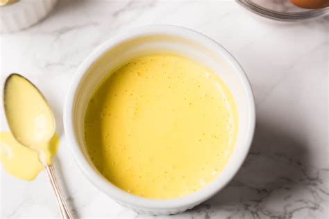 EASY BLENDER HOLLANDAISE SAUCE - Comfort & Peasant