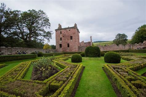 Edzell Castle - The Castle Guide