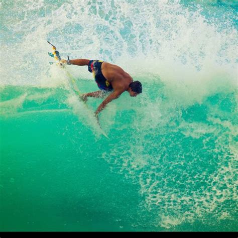 Gabriel Medina | Surfing photos, Surfing, Medina surf