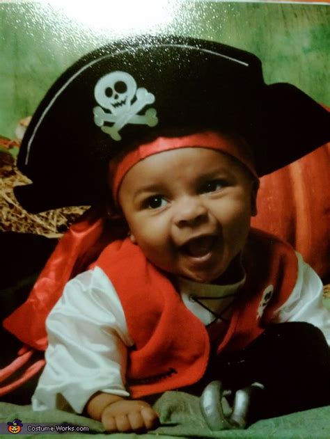 Homemade Pirate Costume for Babies | DIY Costumes Under $25