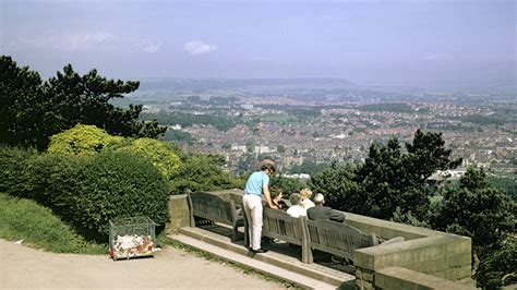 Viewpoint at Oliver's Mount © Alan Walker cc-by-sa/2.0 :: Geograph Britain and Ireland