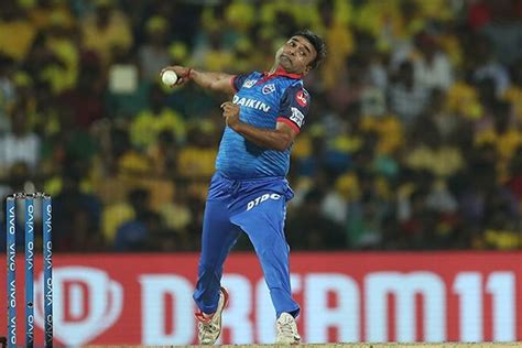 IPL 2021: Amit Mishra Accidently Applies Saliva on The Ball, Twitter Reacts