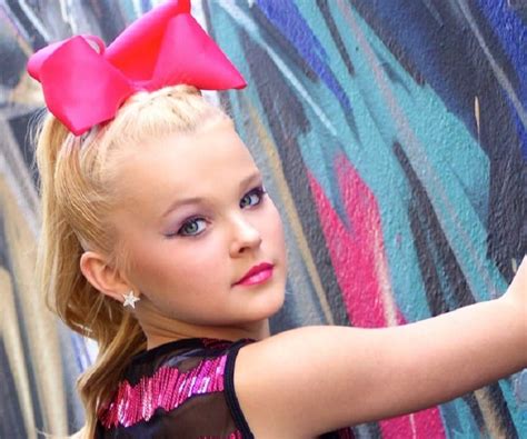 Jojo Siwa Biography - Facts, Childhood, Family Life & Achievements