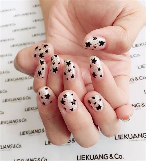 Make sure your clients nails are festive for the Fourth with these star nail designs. | Black ...