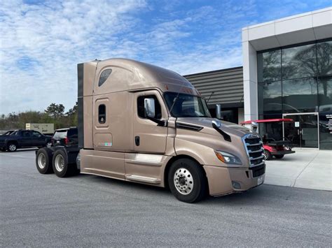 2018 FREIGHTLINER CASCADIA 125 EVOLUTION - Vanguard Truck Centers