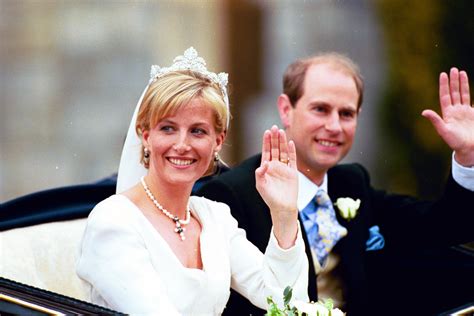 Royal Wedding Rewind: Prince Edward and Sophie Rhys-Jones - Go Fug ...