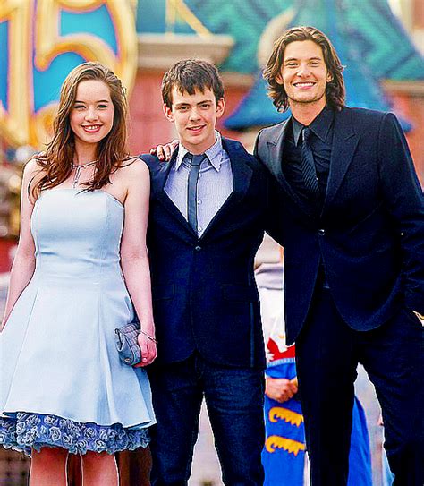 Anna Popplewell, Skandar Keynes and Ben Barnes- Narnia actress & actors. | Narnia cast ...