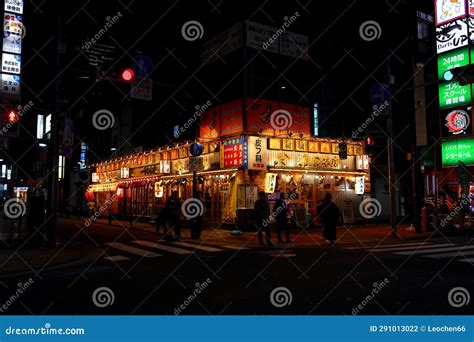 Night View with Neon Signs in Downtown Tokyo, Japan Editorial ...