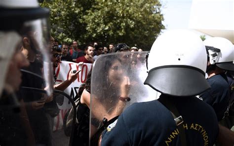 Protesters clash with police over campus security force | eKathimerini.com