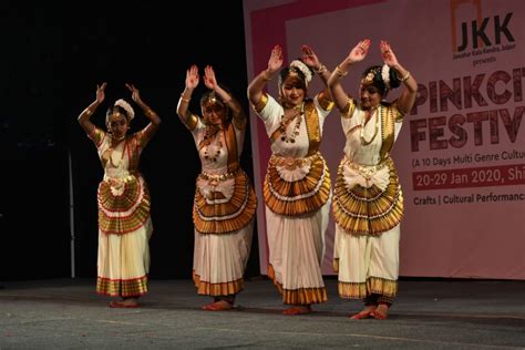 A MESMERIZING MOHINIYATTAM DANCE PERFORMANCE WINS THE HEARTS OF THE AUDIENCE AT JKK