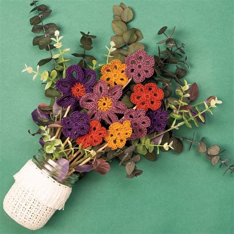 Tutorial: How to Make a Crochet Flower Bouquet - WeCrochet Staff Blog