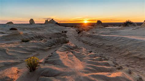 Mungo Lake's alien landscape reveals our past | Daily Liberal | Dubbo, NSW