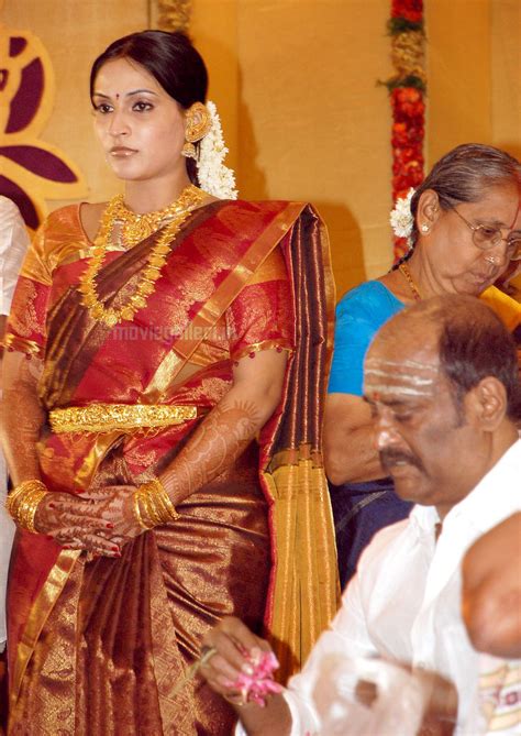 test: Aishwarya Dhanush @ Soundarya Rajinikanth Wedding Photos, Pictures