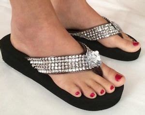 Black Wedge Flip Flops Outfit Ideas for Ladies – kadininmodasi.org