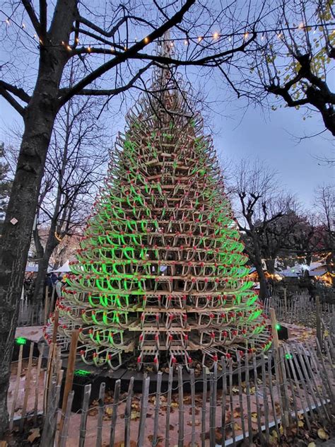 Christmas tree in vienna right now : r/ATBGE