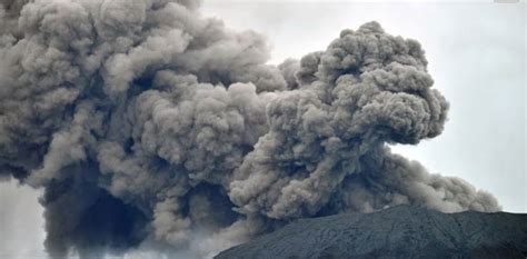 Thousands evacuated following Indonesia volcano eruption