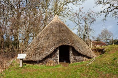 Bronze Age Roundhouse Replica at Michelham Priory Stock Photo - Alamy ...