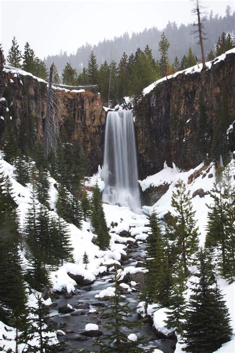 [OC] Tumalo Falls, near bend Oregon during the early winter [1700X2200 ...